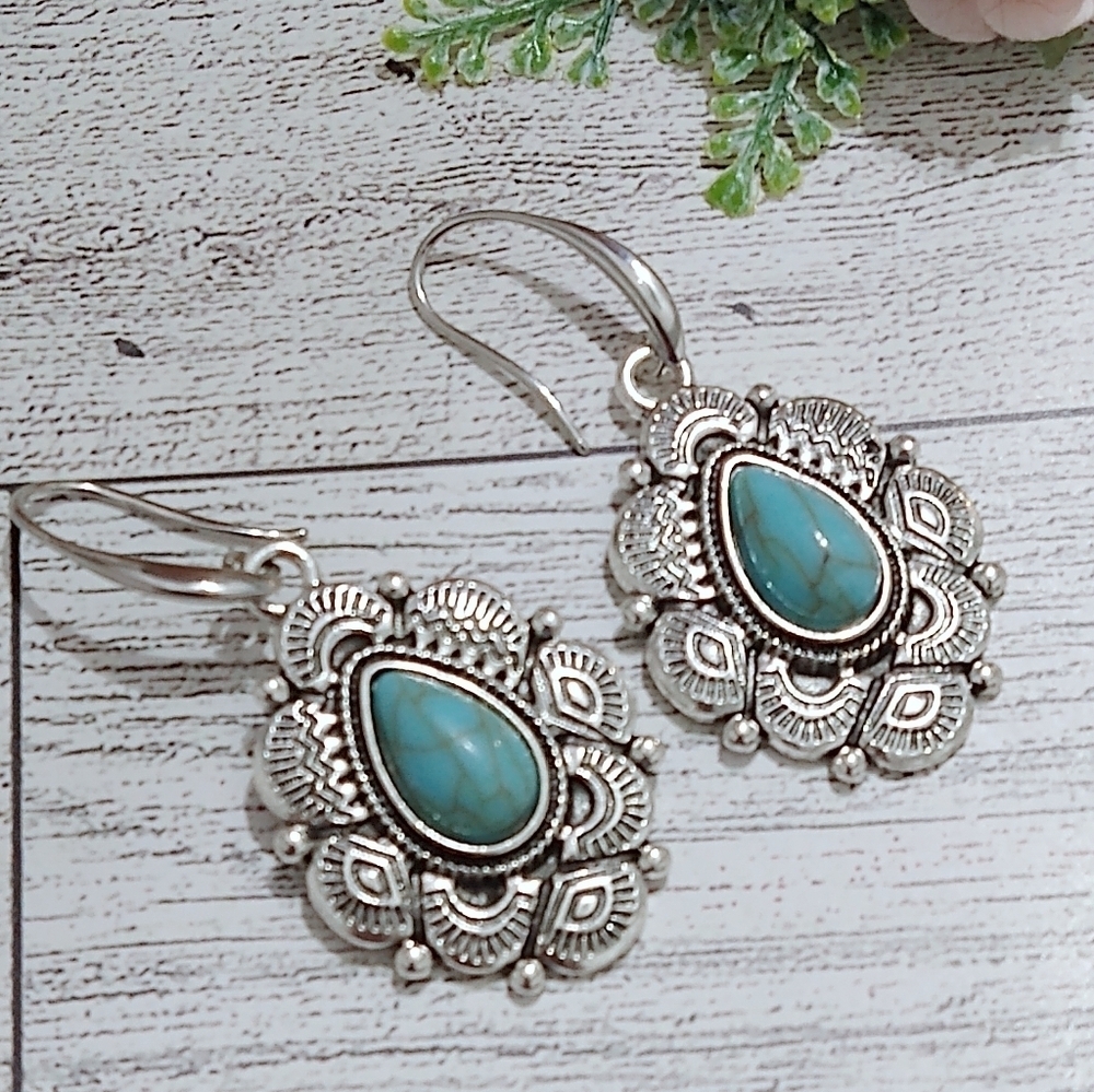 NWT Western Style Turquoise Dangle Earrings - Picture 2 of 5